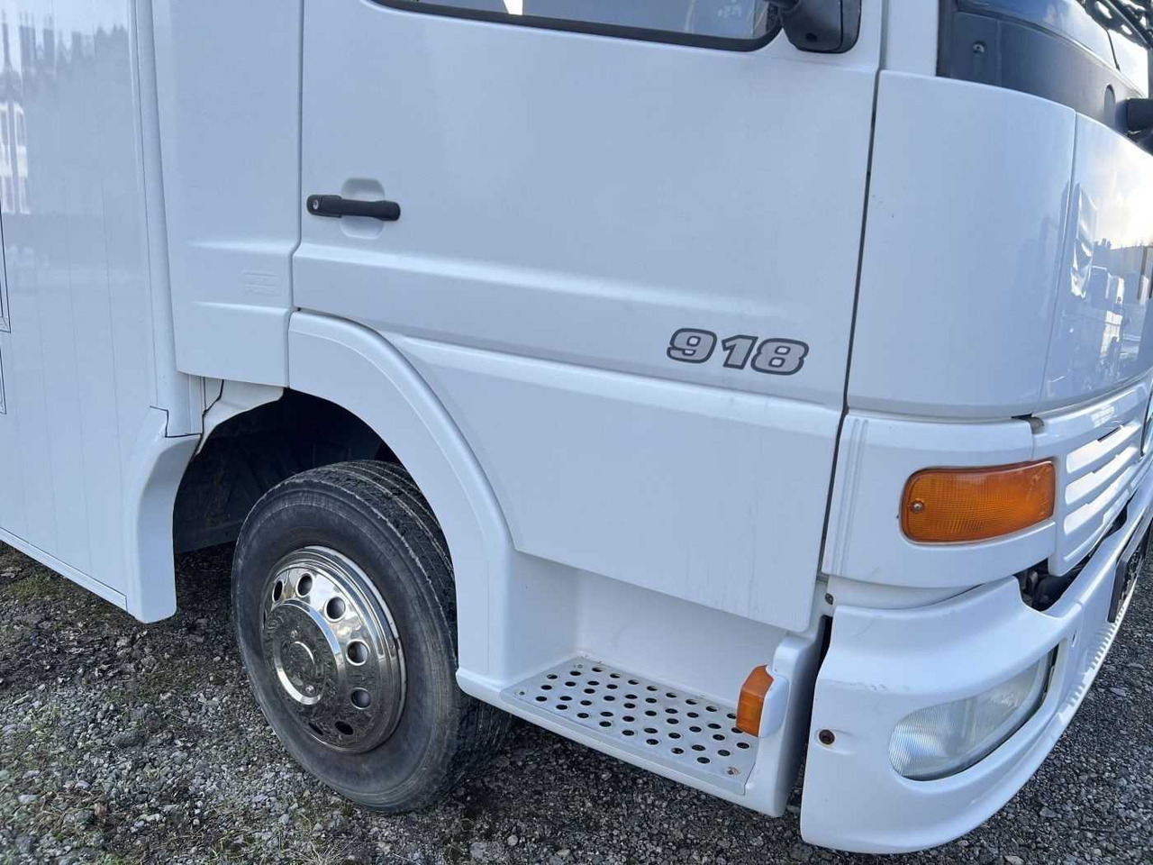 MERCEDES-BENZ Atego 918 LKW - Camión para caballos: foto 5 MERCEDES-BENZ Atego 918 LKW - Camión para caballos: foto 5