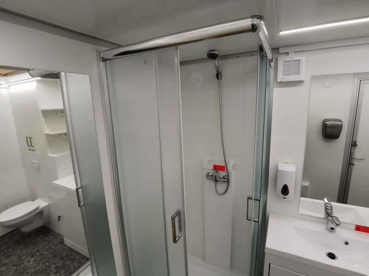 ROSEMEIER VE Badanhänger mit WC - silver H Toilettenanhänger - Casa contenedor, Remolque: foto 3 ROSEMEIER VE Badanhänger mit WC - silver H Toilettenanhänger - Casa contenedor, Remolque: foto 3