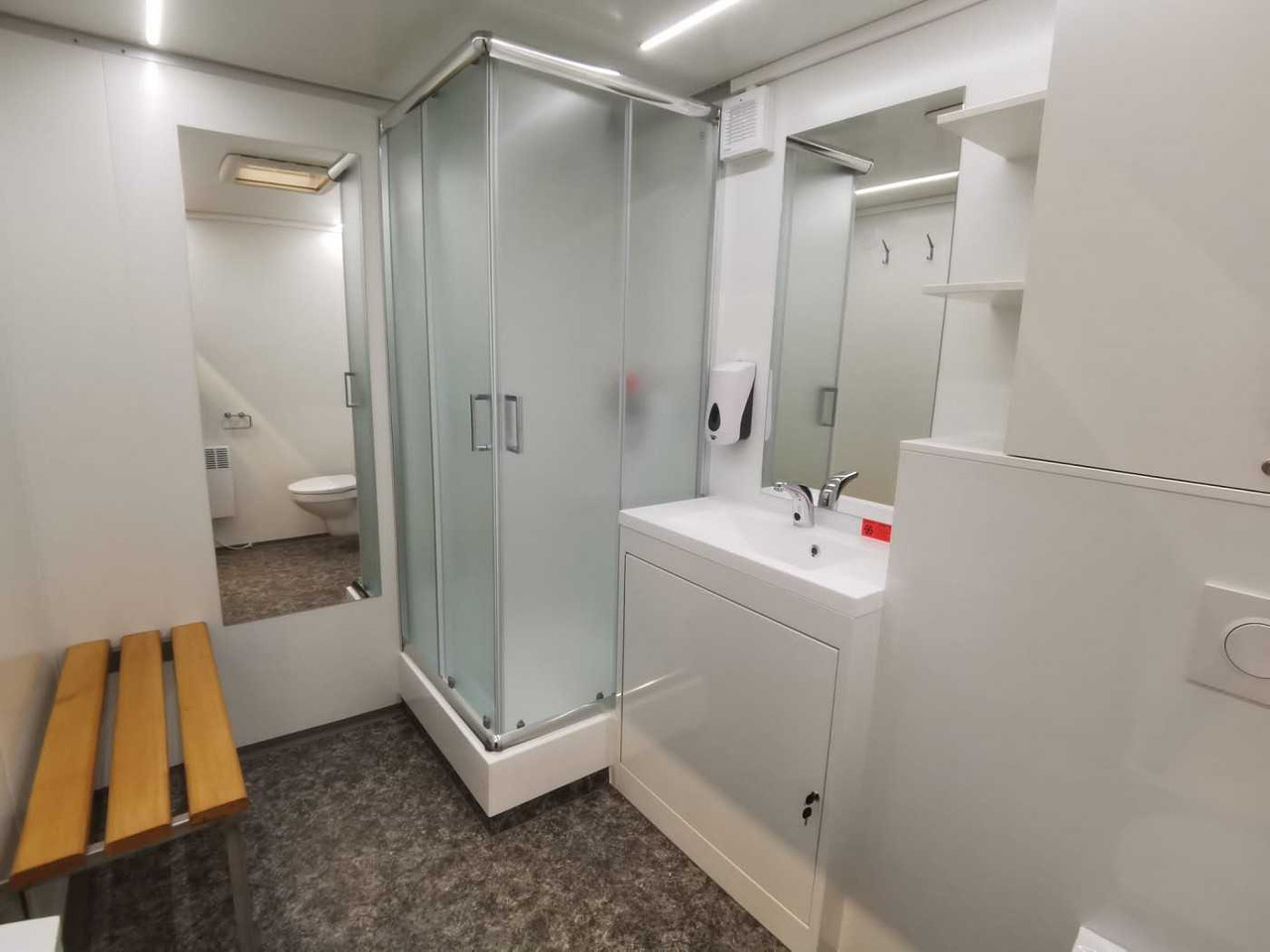 ROSEMEIER VE Badanhänger mit WC - silver H Toilettenanhänger - Casa contenedor, Remolque: foto 4 ROSEMEIER VE Badanhänger mit WC - silver H Toilettenanhänger - Casa contenedor, Remolque: foto 4