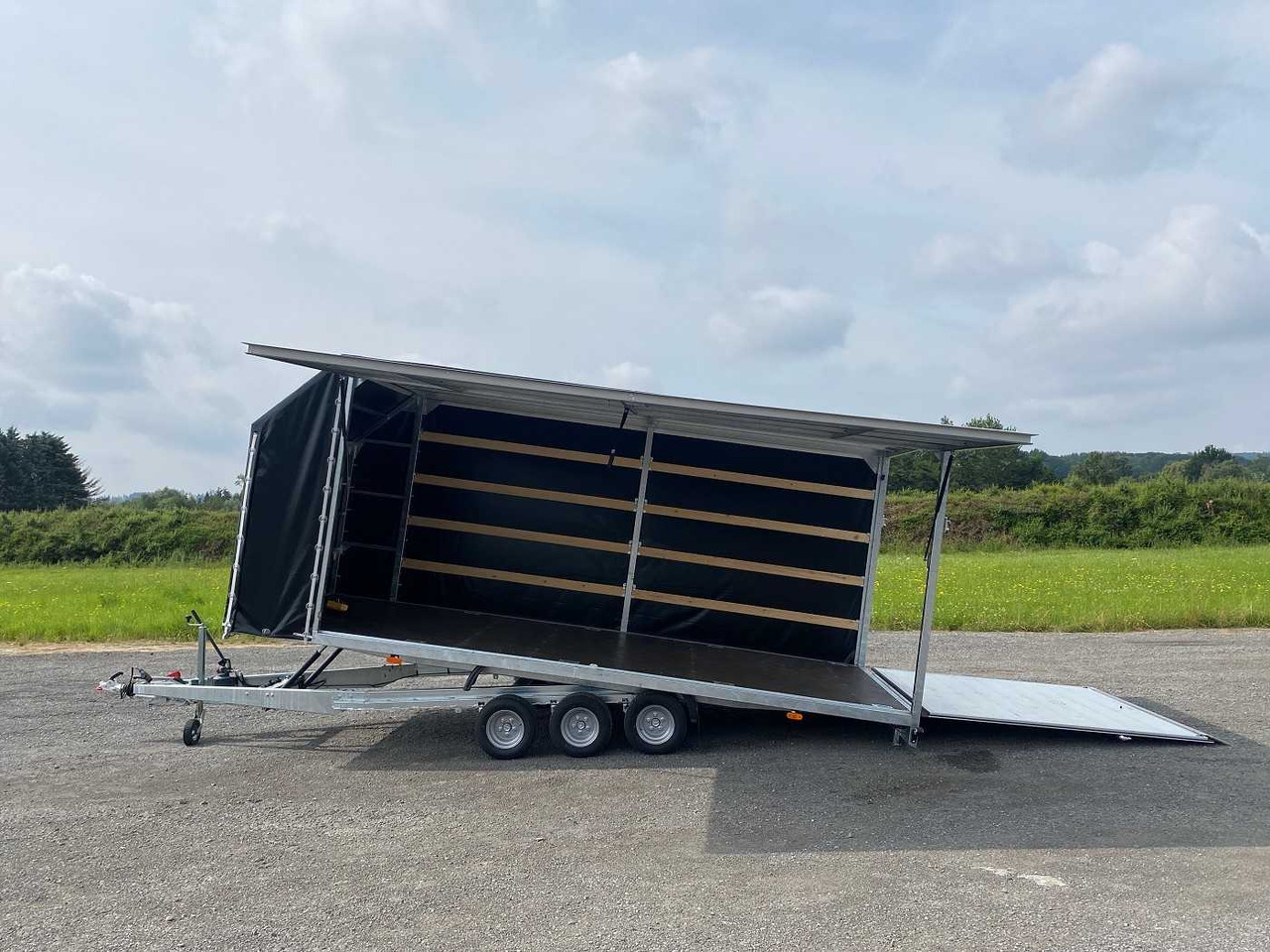 ROSEMEIER VE Jumbo 35.5 Tridem-Planenaufbau Autotransporter - Remolque portavehículos: foto 1 ROSEMEIER VE Jumbo 35.5 Tridem-Planenaufbau Autotransporter - Remolque portavehículos: foto 1
