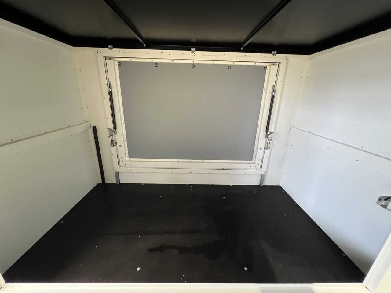 TPV HL-KT-EU2 mit 2 Aufstellklappe Verkaufsanhänger - Remolque venta ambulante: foto 4 TPV HL-KT-EU2 mit 2 Aufstellklappe Verkaufsanhänger - Remolque venta ambulante: foto 4