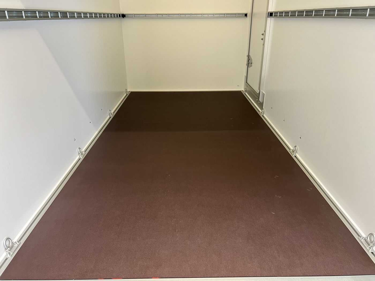 UNSINN UKU 301519-20-13 Tür Kofferanhänger - Remolque caja cerrada: foto 5 UNSINN UKU 301519-20-13 Tür Kofferanhänger - Remolque caja cerrada: foto 5