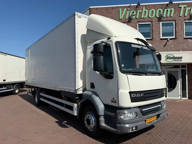 DAF LF 55.250 LF55-250 Box with lift / Manual gearbox Euro5 - Camión caja cerrada: foto 1 DAF LF 55.250 LF55-250 Box with lift / Manual gearbox Euro5 - Camión caja cerrada: foto 1