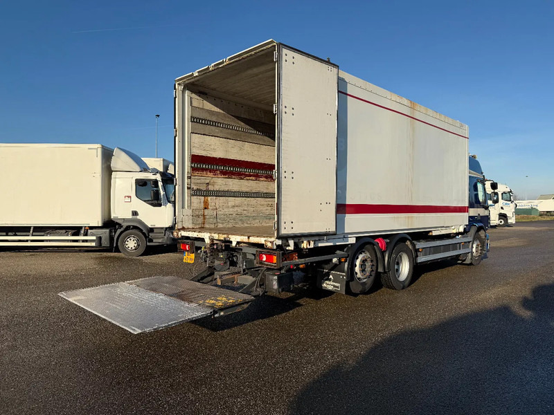 Renault Premium 380.26 6X2 BDF with box and lift - Camión caja cerrada: foto 3 Renault Premium 380.26 6X2 BDF with box and lift - Camión caja cerrada: foto 3