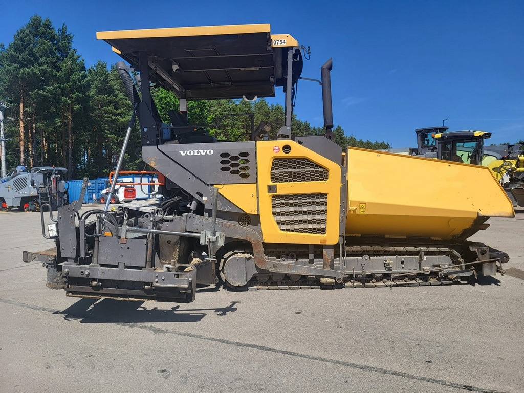 VOLVO ABG P7820C - Pavimentadora de asfalto: foto 1 VOLVO ABG P7820C - Pavimentadora de asfalto: foto 1