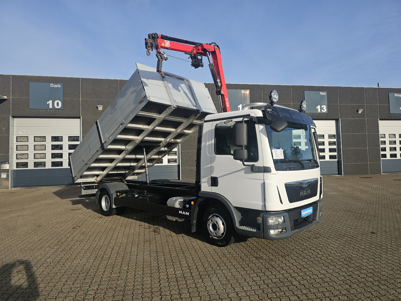 MAN TGL 10.220 - Camión volquete: foto 2 MAN TGL 10.220 - Camión volquete: foto 2