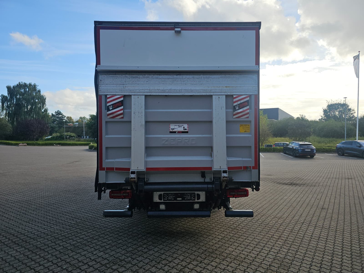 MAN TGM 15.290 - Camión caja cerrada: foto 4 MAN TGM 15.290 - Camión caja cerrada: foto 4