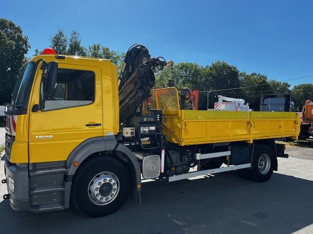 Mercedes-Benz Axor 1828 mit Kipper und Ladekran Top - Camión volquete, Camión grúa: foto 1 Mercedes-Benz Axor 1828 mit Kipper und Ladekran Top - Camión volquete, Camión grúa: foto 1