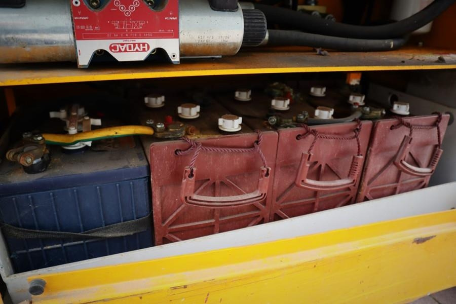 Haulotte Compact 12 RTE As-Is, Electric, 4x4 Drive, 12m Wor - Plataforma de tijeras: foto 3 Haulotte Compact 12 RTE As-Is, Electric, 4x4 Drive, 12m Wor - Plataforma de tijeras: foto 3