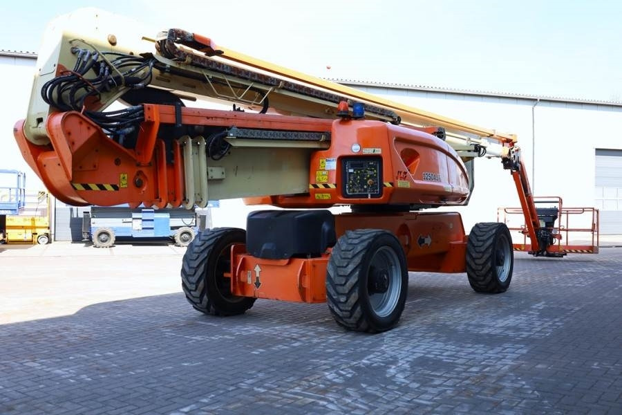 JLG 1250AJP Diesel, 4x4x4 Drive, 40.1m Working Height, - Plataforma articulada: foto 2 JLG 1250AJP Diesel, 4x4x4 Drive, 40.1m Working Height, - Plataforma articulada: foto 2
