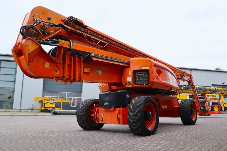 JLG 1250AJP Diesel, 4x4x4 Drive, 40.1m Working Height, - Plataforma articulada: foto 2 JLG 1250AJP Diesel, 4x4x4 Drive, 40.1m Working Height, - Plataforma articulada: foto 2