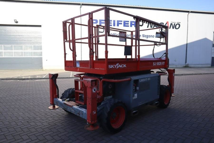 SkyJack SJ6826 Diesel, 4x4 Drive, 10m Working Height, 567k - Plataforma de tijeras: foto 3 SkyJack SJ6826 Diesel, 4x4 Drive, 10m Working Height, 567k - Plataforma de tijeras: foto 3