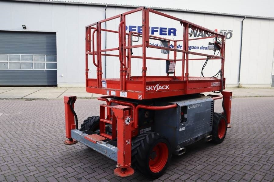 SkyJack SJ6826 Diesel, 4x4 Drive, 10m Working Height, 567k - Plataforma de tijeras: foto 2 SkyJack SJ6826 Diesel, 4x4 Drive, 10m Working Height, 567k - Plataforma de tijeras: foto 2