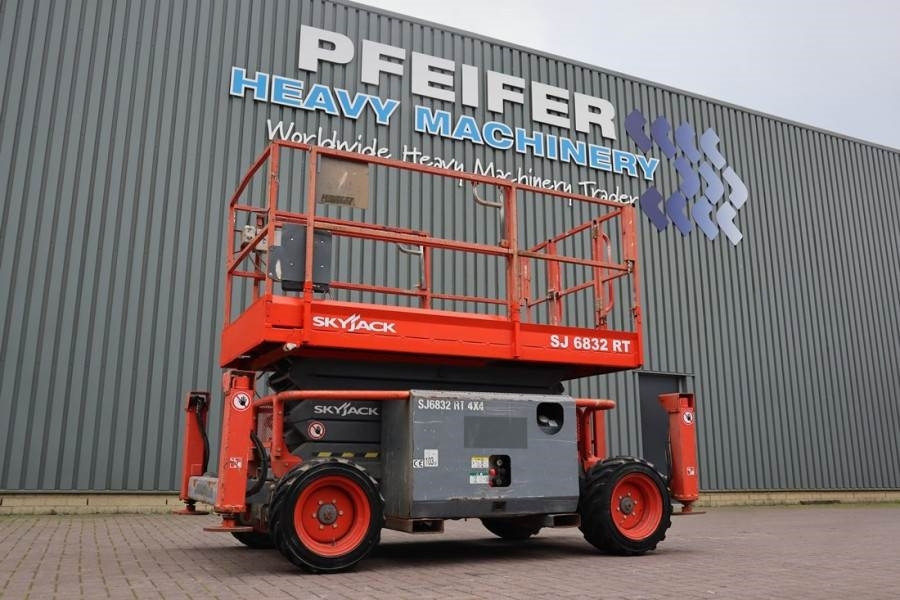 SkyJack SJ6832 Diesel, 4x4 Drive, 11.6m Working Height, 45 - Plataforma de tijeras: foto 1 SkyJack SJ6832 Diesel, 4x4 Drive, 11.6m Working Height, 45 - Plataforma de tijeras: foto 1