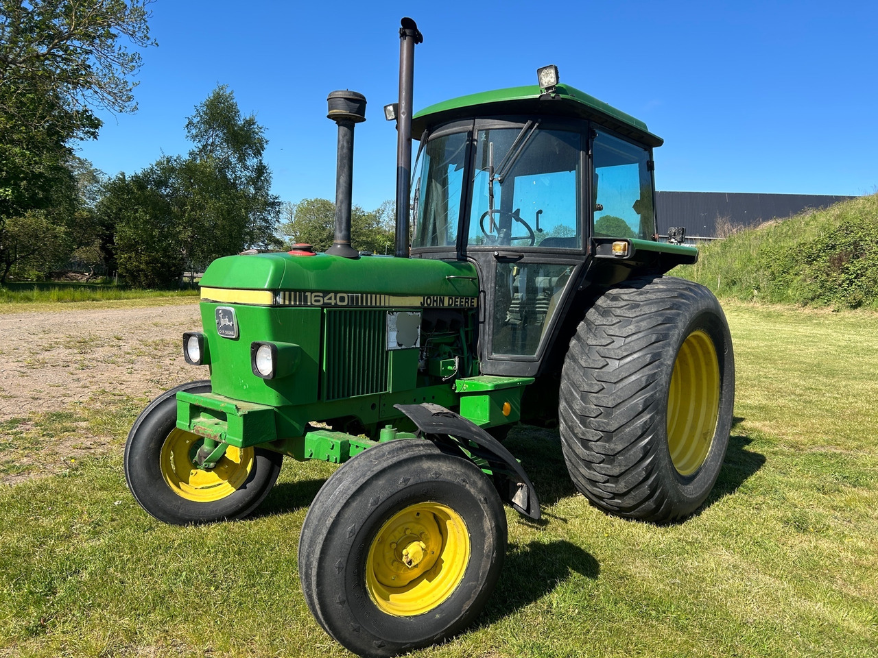John Deere 1640 - Tractor: foto 1 John Deere 1640 - Tractor: foto 1