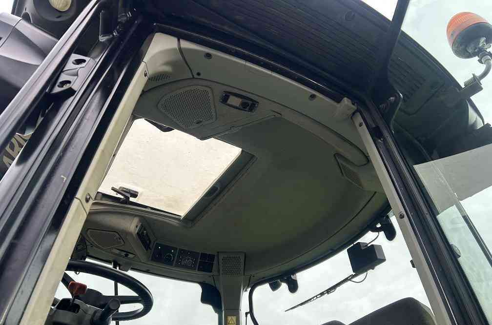 Claas Arion 640 cis, lucht, frontlader - Tractor: foto 5 Claas Arion 640 cis, lucht, frontlader - Tractor: foto 5