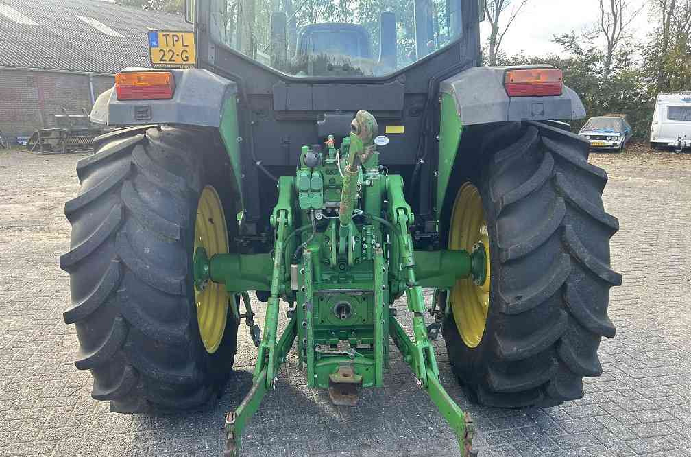 John Deere 6110 - Tractor: foto 3 John Deere 6110 - Tractor: foto 3