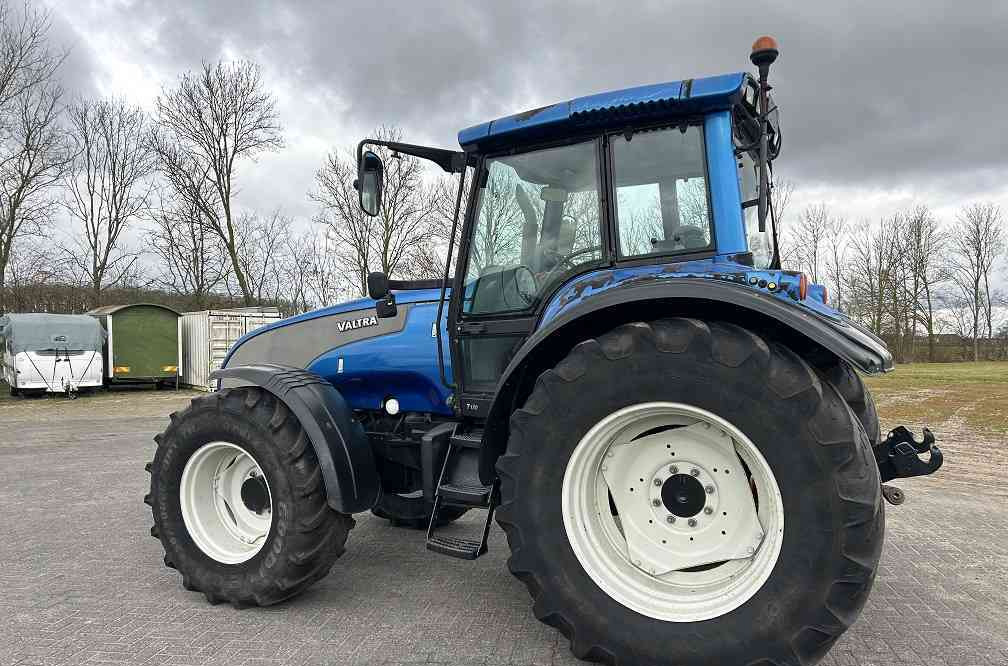 Valtra T130 - Tractor: foto 2 Valtra T130 - Tractor: foto 2
