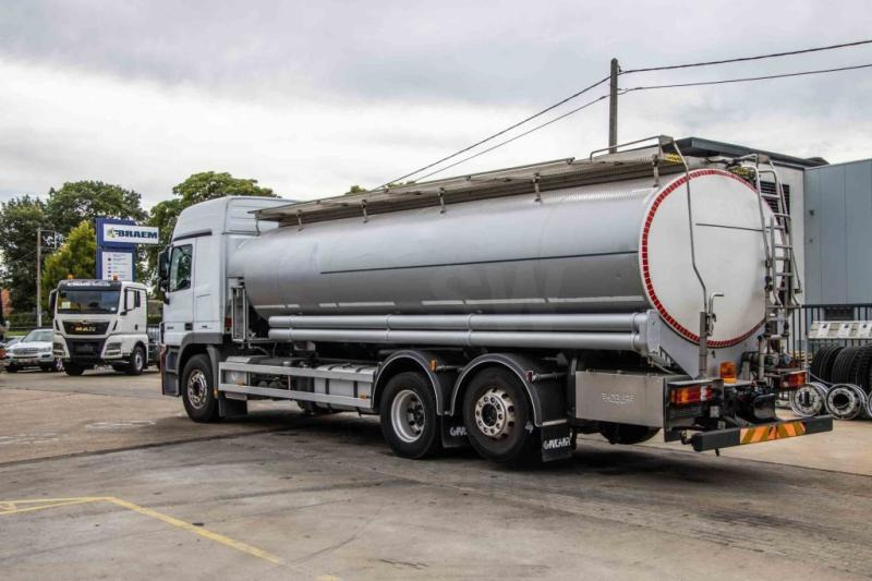Mercedes ACTROS 2544-MP3+MAGYAR INOX18.200L+17.700L/2X6COMP - Camión cisterna: foto 5 Mercedes ACTROS 2544-MP3+MAGYAR INOX18.200L+17.700L/2X6COMP - Camión cisterna: foto 5