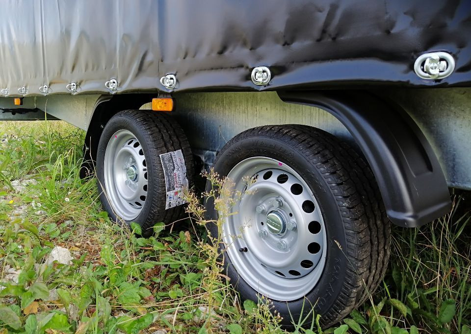 Besttrailers WARIOR ze stelażem i plandeką - Remolque con toldo: foto 2 Besttrailers WARIOR ze stelażem i plandeką - Remolque con toldo: foto 2