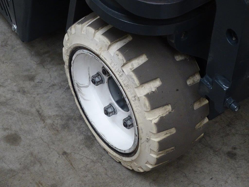 Combilift C2500CB - TRIPLEX - Carretilla de 4 vías: foto 2 Combilift C2500CB - TRIPLEX - Carretilla de 4 vías: foto 2