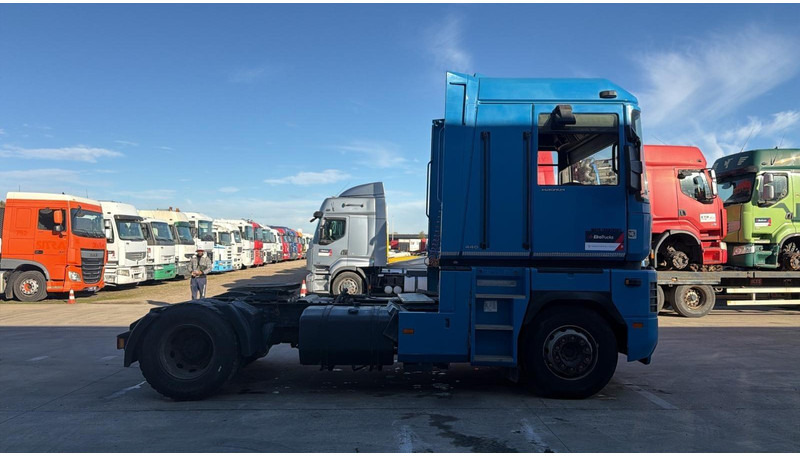 Renault AE 440 Magnum E-tech (PARFAIT ETAT / BOITE MANUELLE / MANUAL GEARBOX / PROPRE) - Cabeza tractora: foto 5 Renault AE 440 Magnum E-tech (PARFAIT ETAT / BOITE MANUELLE / MANUAL GEARBOX / PROPRE) - Cabeza tractora: foto 5