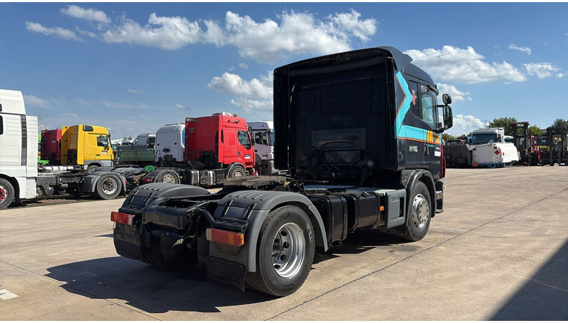 Scania 124 - 400 (MANUAL PUMP / POMPE MANUELLE / MANUAL GEARBOX / BOITE MANUELLE) - Cabeza tractora: foto 4 Scania 124 - 400 (MANUAL PUMP / POMPE MANUELLE / MANUAL GEARBOX / BOITE MANUELLE) - Cabeza tractora: foto 4
