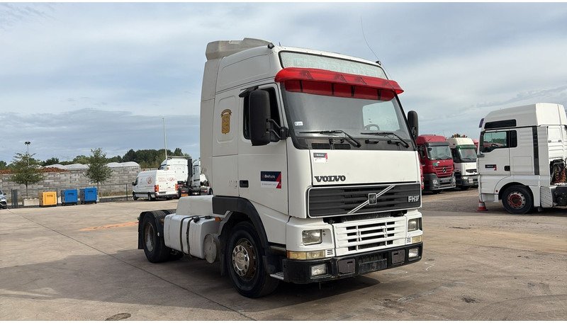 Volvo FH 12.420 (BOITE MANUELLE / MANUAL GEARBOX / PTO / POMPE HYDRAULIQUE) - Cabeza tractora: foto 3 Volvo FH 12.420 (BOITE MANUELLE / MANUAL GEARBOX / PTO / POMPE HYDRAULIQUE) - Cabeza tractora: foto 3