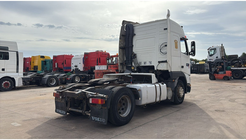 Volvo FH 12.420 (BOITE MANUELLE / MANUAL GEARBOX / PTO / POMPE HYDRAULIQUE) - Cabeza tractora: foto 4 Volvo FH 12.420 (BOITE MANUELLE / MANUAL GEARBOX / PTO / POMPE HYDRAULIQUE) - Cabeza tractora: foto 4