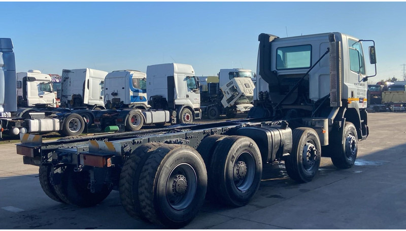 DAF CF 85.380 (EURO 3 / MANUAL GEARBOX / BOITE MANUELLE / BIG HUB / GRAND PONT / LAMES) - Camión chasis: foto 4 DAF CF 85.380 (EURO 3 / MANUAL GEARBOX / BOITE MANUELLE / BIG HUB / GRAND PONT / LAMES) - Camión chasis: foto 4