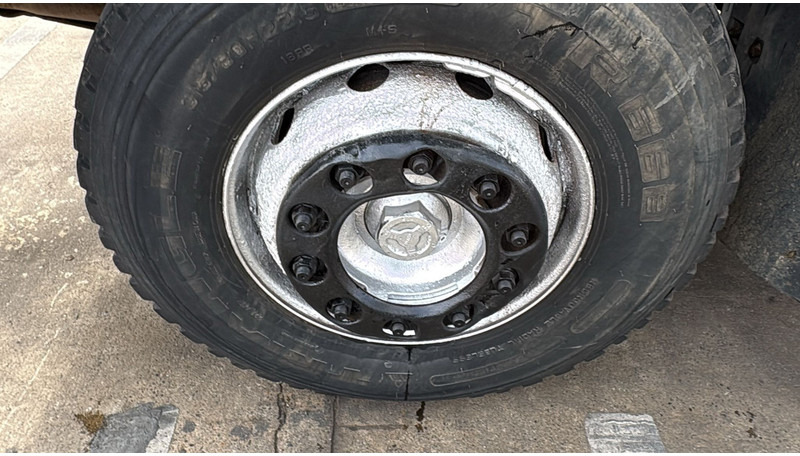 Camión volquete Iveco Eurotrakker 260 E 34 (POMPE MANUELLE / MANUAL PUMP / MANUAL GEARBOX / BOITE MANUELLE / LAMES): foto 13