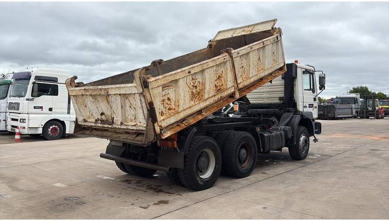 MAN 26.403 (BOITE MANUELLE / MANUAL GEARBOX / 6 CYLINDER / GOOD CONDITION / BIG AXLE) - Camión volquete: foto 4 MAN 26.403 (BOITE MANUELLE / MANUAL GEARBOX / 6 CYLINDER / GOOD CONDITION / BIG AXLE) - Camión volquete: foto 4