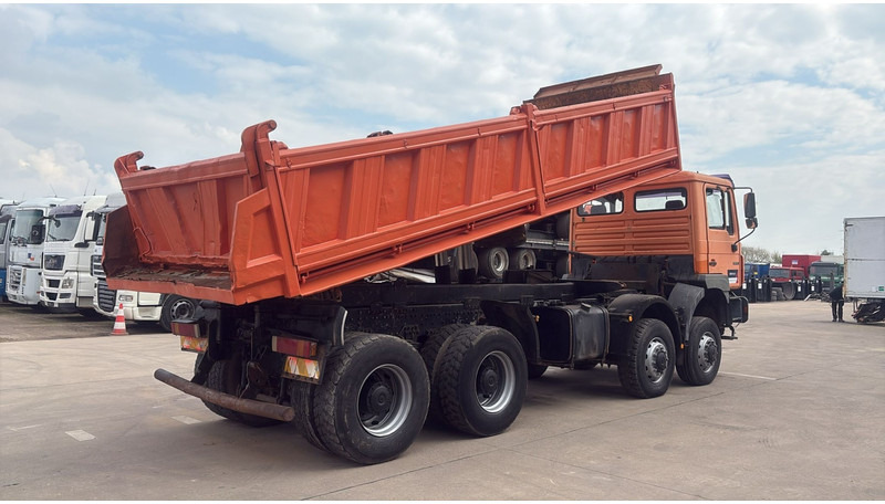 MAN 35.403 (8X6 / 3 PONTS / LAMES / GRAND PONT / 6 CYLINDER / STEEL SUSP.) - Camión volquete: foto 4 MAN 35.403 (8X6 / 3 PONTS / LAMES / GRAND PONT / 6 CYLINDER / STEEL SUSP.) - Camión volquete: foto 4