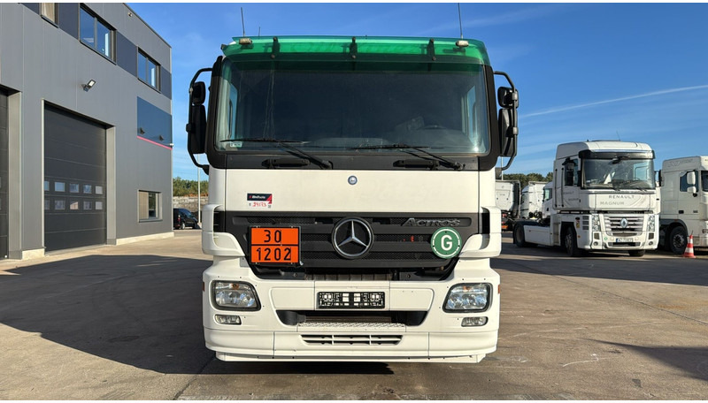 Mercedes-Benz Actros 1841 (14000 L / EPS / 3 PEDALES / PARFAIT ETAT !! / V6 / MP2) - Camión cisterna: foto 2 Mercedes-Benz Actros 1841 (14000 L / EPS / 3 PEDALES / PARFAIT ETAT !! / V6 / MP2) - Camión cisterna: foto 2