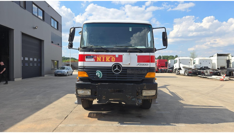Mercedes-Benz Atego 1823 (BIG AXLE / STEEL SUSP. / LAMES / BOITE MANUELLE / MANUAL GETRIEBE) - Camión portacontenedore/ Intercambiable: foto 2 Mercedes-Benz Atego 1823 (BIG AXLE / STEEL SUSP. / LAMES / BOITE MANUELLE / MANUAL GETRIEBE) - Camión portacontenedore/ Intercambiable: foto 2