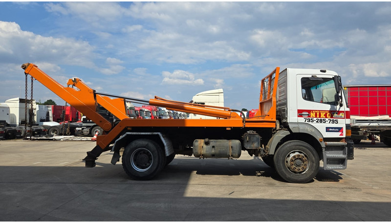 Mercedes-Benz Atego 1823 (BIG AXLE / STEEL SUSP. / LAMES / BOITE MANUELLE / MANUAL GETRIEBE) - Camión portacontenedore/ Intercambiable: foto 4 Mercedes-Benz Atego 1823 (BIG AXLE / STEEL SUSP. / LAMES / BOITE MANUELLE / MANUAL GETRIEBE) - Camión portacontenedore/ Intercambiable: foto 4