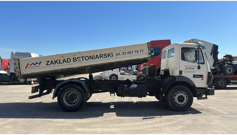 Mercedes-Benz SK 1820 (POMPE MANUELLE / LAMES / GRAND PONT / TRES PROPRE) - Camión volquete: foto 4 Mercedes-Benz SK 1820 (POMPE MANUELLE / LAMES / GRAND PONT / TRES PROPRE) - Camión volquete: foto 4