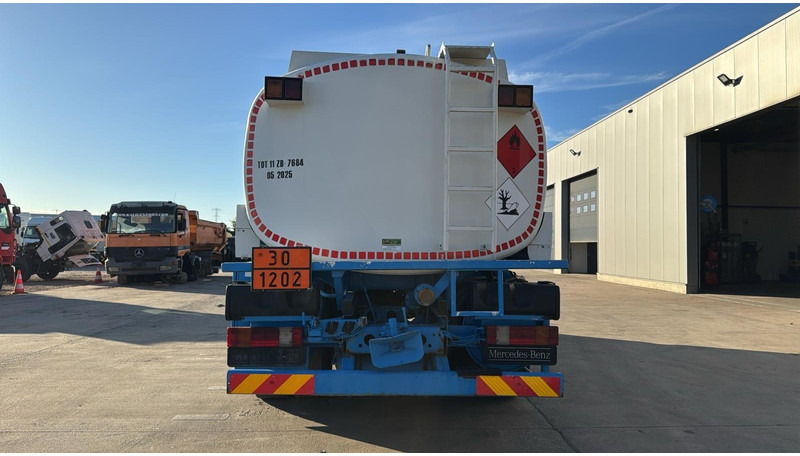 Mercedes-Benz actros 1844 (14500 L / EPS / 3 PEDALES / MP2 / RETARDER / PARFAIT ETAT !!! / V6) - Camión cisterna: foto 5 Mercedes-Benz actros 1844 (14500 L / EPS / 3 PEDALES / MP2 / RETARDER / PARFAIT ETAT !!! / V6) - Camión cisterna: foto 5