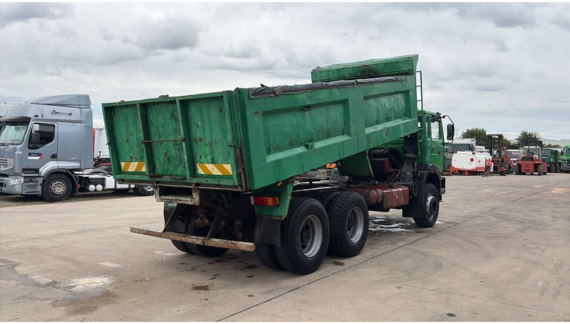 Renault G 300 MAXTER (GRAND PONT / POMPE MANUELLE / 6X4) - Camión volquete: foto 5 Renault G 300 MAXTER (GRAND PONT / POMPE MANUELLE / 6X4) - Camión volquete: foto 5