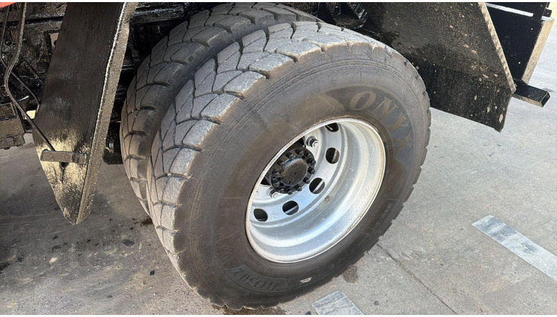 Camión caja abierta, Camión grúa Volvo FL 10 - 320 (MANUAL PUMP / STEEL SUSP. / CRANE / LAMES / POMPE MANUELLE): foto 12