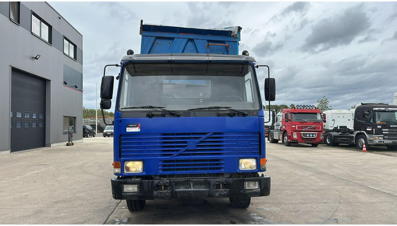 Volvo FL 12.380 (8X4 /STEEL SUSP. / BOITE MANUELLE / MANUAL GEARBOX) - Camión volquete: foto 2 Volvo FL 12.380 (8X4 /STEEL SUSP. / BOITE MANUELLE / MANUAL GEARBOX) - Camión volquete: foto 2