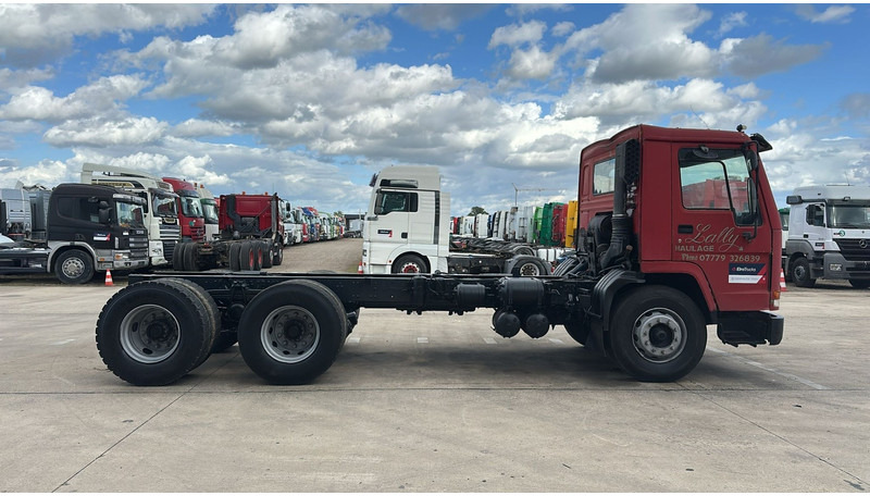 Volvo FL 7 - 260 (6X4 / LAMES / POMPE MANUELLE / MANUAL PUMP / STEEL SUSP.) - Camión chasis: foto 3 Volvo FL 7 - 260 (6X4 / LAMES / POMPE MANUELLE / MANUAL PUMP / STEEL SUSP.) - Camión chasis: foto 3