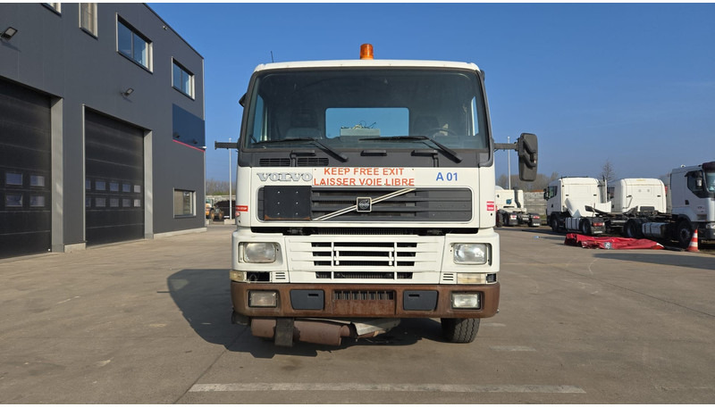 Volvo FM 7 - 290 (60.000 KM ORIGINAL !!! / POMPE MANUELLE / LAMES / GRAND PONT / EX AEROPORT) - Camión chasis: foto 2 Volvo FM 7 - 290 (60.000 KM ORIGINAL !!! / POMPE MANUELLE / LAMES / GRAND PONT / EX AEROPORT) - Camión chasis: foto 2