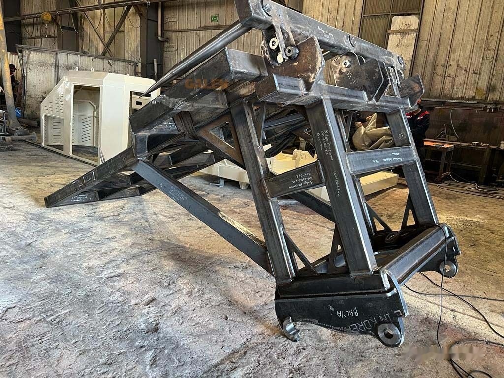 Galen Loader Bale Spear Attachment - Horquillas para Maquinaria agrícola: foto 1 Galen Loader Bale Spear Attachment - Horquillas para Maquinaria agrícola: foto 1