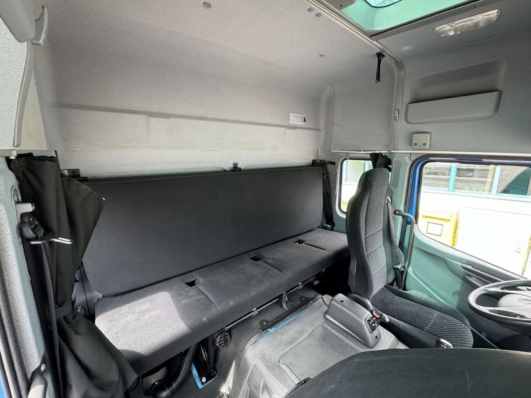Mercedes-Benz Atego 1224 L Möbelkoffer GH 6-Sitze u-LBW Umzug - Camión caja cerrada: foto 2 Mercedes-Benz Atego 1224 L Möbelkoffer GH 6-Sitze u-LBW Umzug - Camión caja cerrada: foto 2