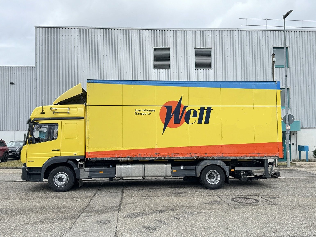Mercedes-Benz Atego 1330L no 1230 Gr.Haus AWL-Möbelkoffer ULBW - Camión caja cerrada: foto 5 Mercedes-Benz Atego 1330L no 1230 Gr.Haus AWL-Möbelkoffer ULBW - Camión caja cerrada: foto 5