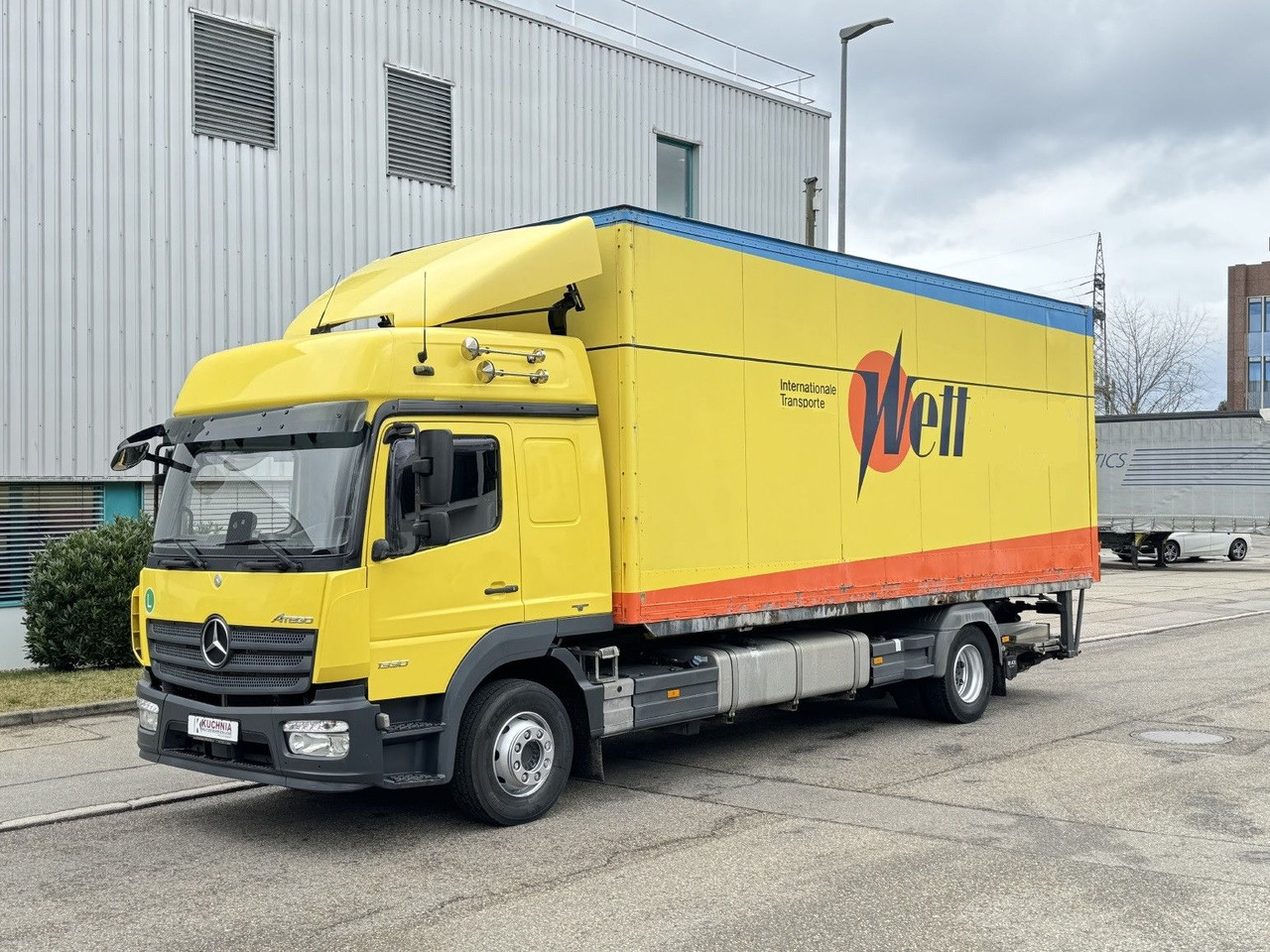 Mercedes-Benz Atego 1330L no 1230 Gr.Haus AWL-Möbelkoffer ULBW - Camión caja cerrada: foto 2 Mercedes-Benz Atego 1330L no 1230 Gr.Haus AWL-Möbelkoffer ULBW - Camión caja cerrada: foto 2