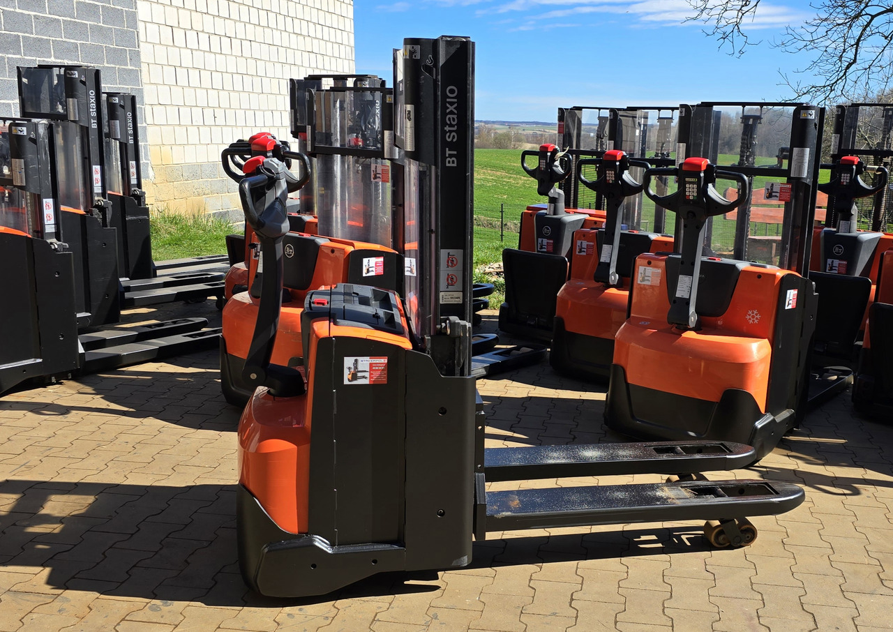 BT Toyota SWE 200 D initial list wstępne podnoszenie wideł - Transpaleta: foto 4 BT Toyota SWE 200 D initial list wstępne podnoszenie wideł - Transpaleta: foto 4