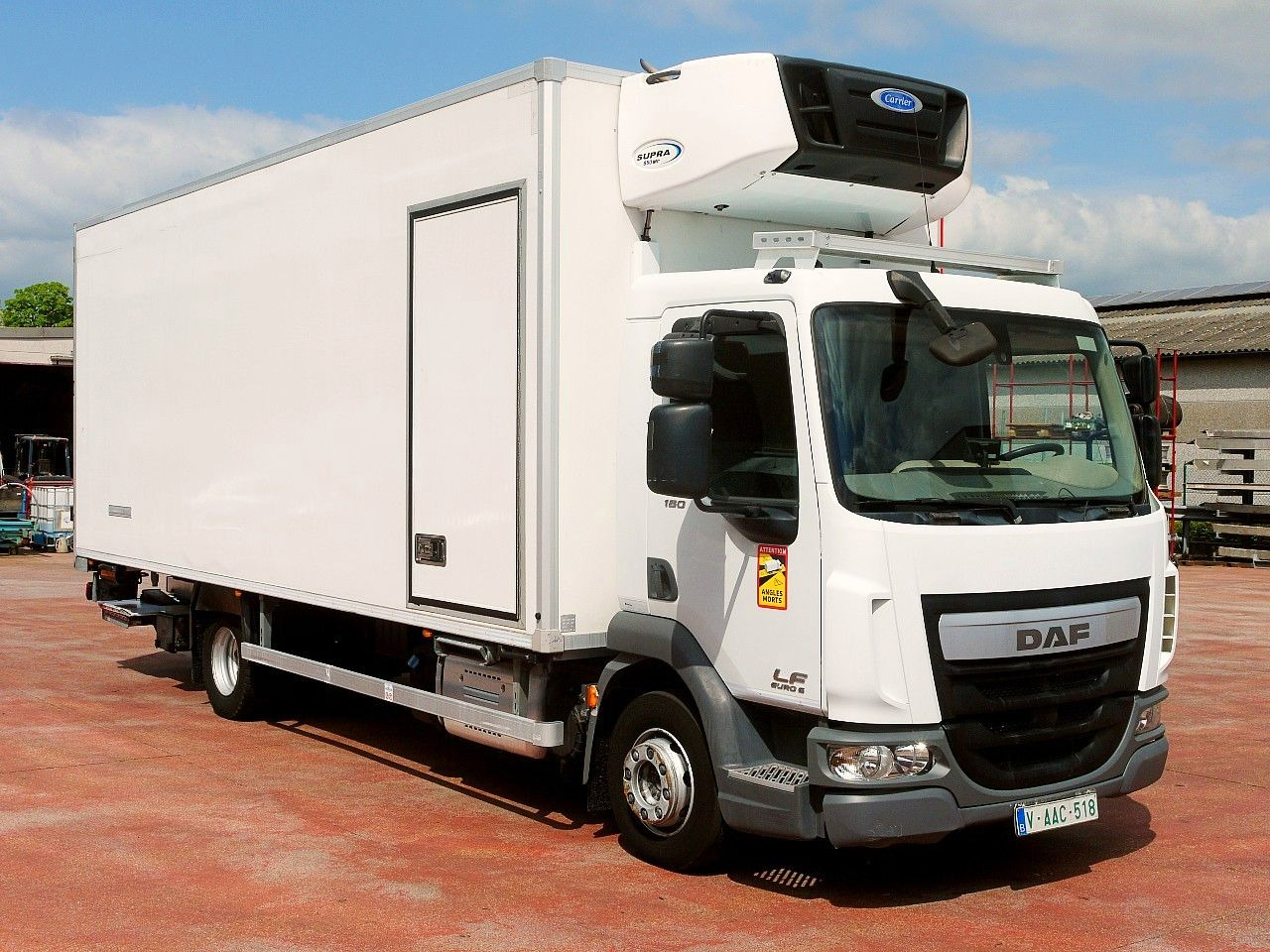 DAF 180.12 LF FA KUHLKOFFER CARRIER SUPRA 850 MULTI - Camión frigorífico: foto 2 DAF 180.12 LF FA KUHLKOFFER CARRIER SUPRA 850 MULTI - Camión frigorífico: foto 2