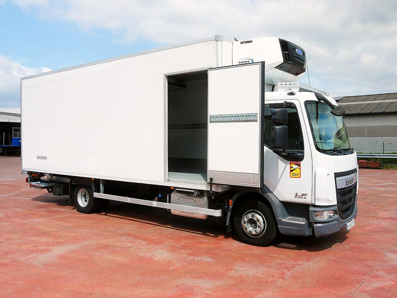 DAF 180.12 LF FA KUHLKOFFER CARRIER SUPRA 850 MULTI - Camión frigorífico: foto 3 DAF 180.12 LF FA KUHLKOFFER CARRIER SUPRA 850 MULTI - Camión frigorífico: foto 3
